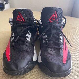 Nike Giannis size 10. used nice condition..